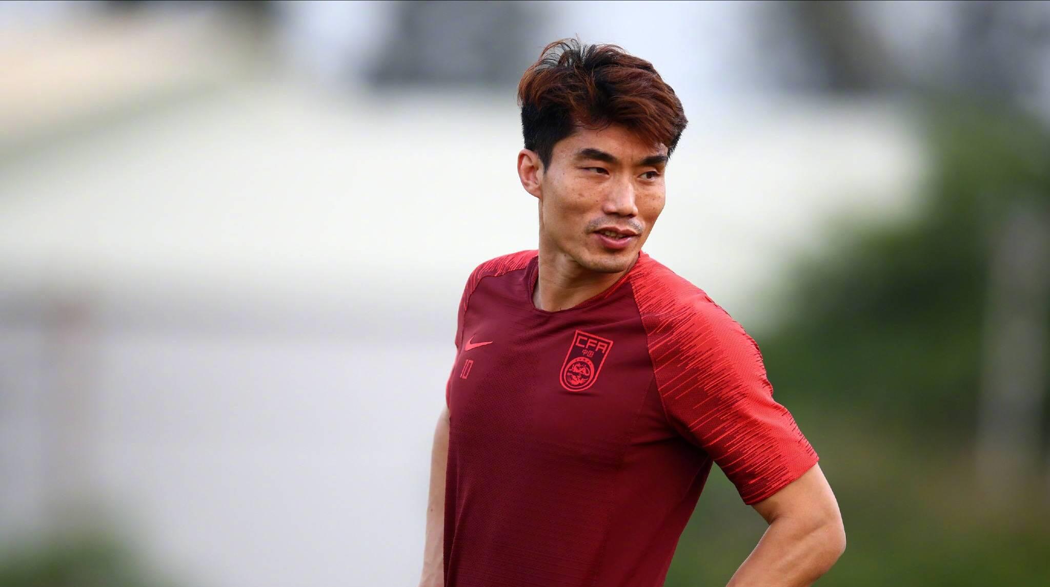 21时,43岁郑智官宣喜讯,表态新目标,娇妻心疼不舍,球迷期待_郑子怡