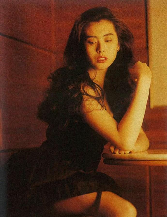 王祖贤-绝美小倩-黑色抹胸裙-黑丝袜大长腿-早期写真图片分享_成为了