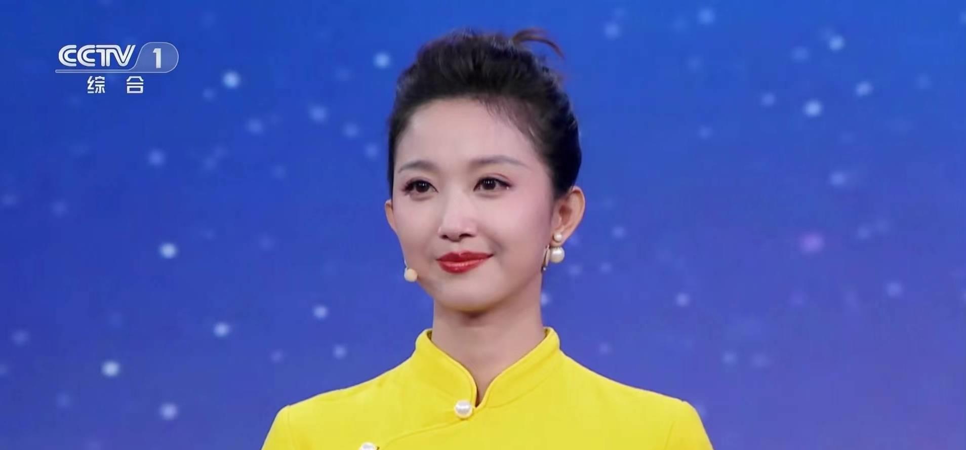 7,浙江广播电视台主持人吴梦瑶,脸不错,但最好不要笑.