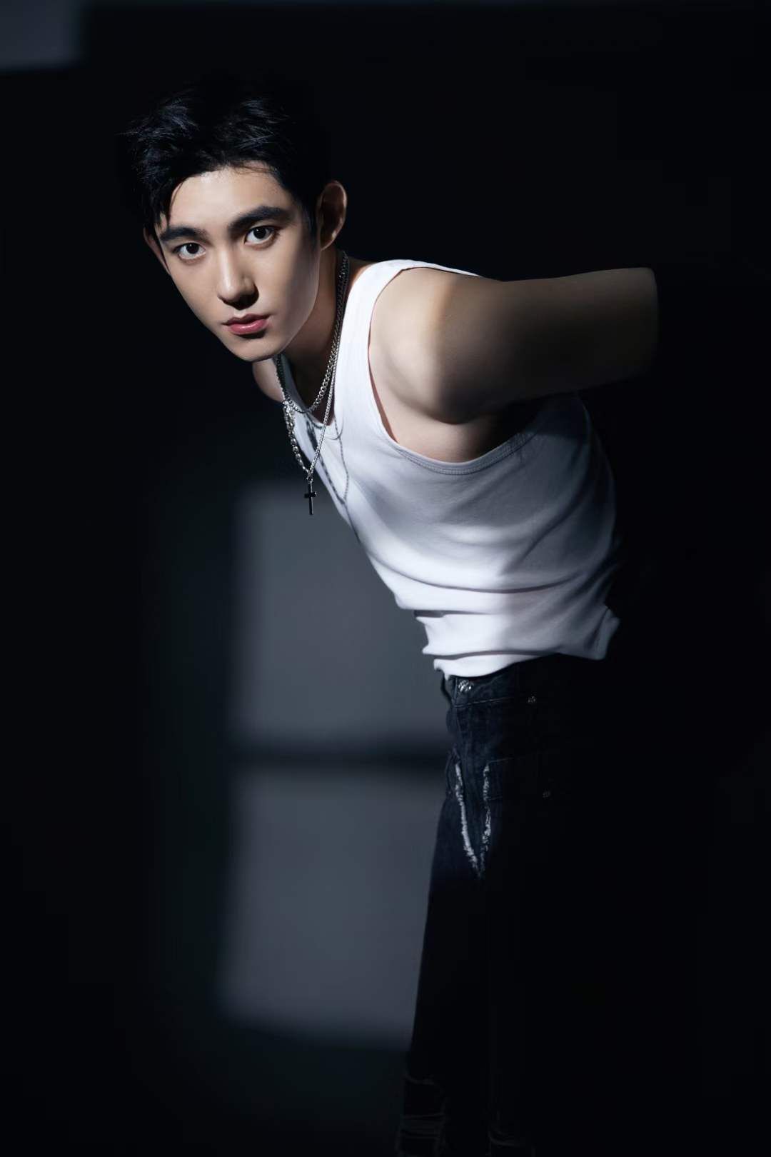 马浩东写真大片 目若朗星暗藏锋芒_镜头_狐狸_轻喜剧