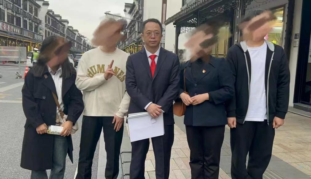 原创            遭大学生当街投简历，周鸿祎回忆“乌镇夜宴”