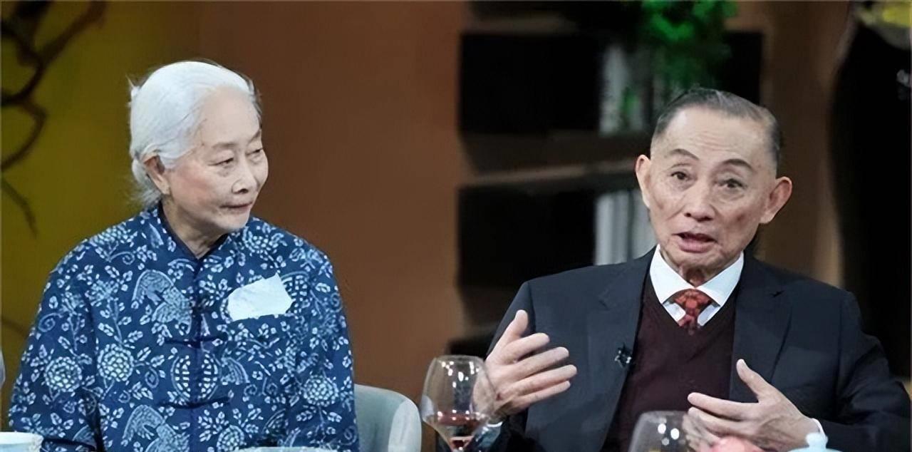 京剧大师梅葆玖评价李玉刚:打着梅兰芳旗号,却是博人一笑的小丑_表演