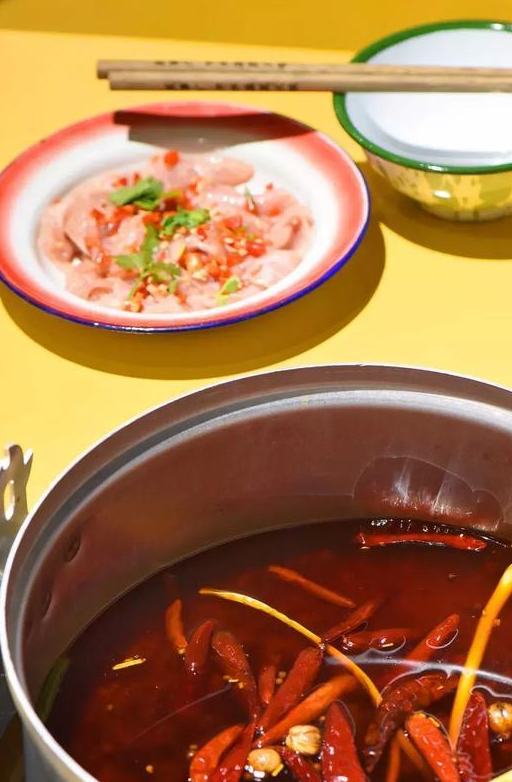 小卖部、歌舞厅！昆明80年代调调的店，簸箕火锅菜价回到解放前(图18)