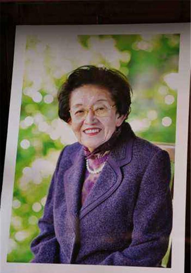 25岁被哥哥卖给50岁老头,爱情频频受挫令人唏嘘_柳原白莲_父亲_生活