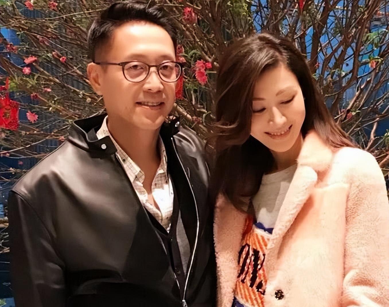 他眼神邪魅脱发严重,同框娇妻像老父亲_许晋亨_照片_变化