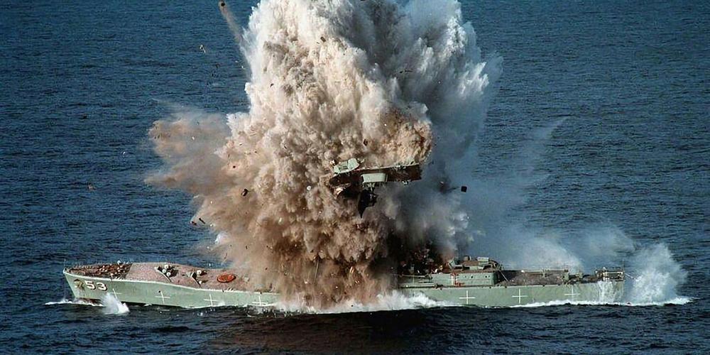 乌克兰军方成功摧毁俄罗斯黑海舰队两艘小型两栖舰艇_袭击_乌克兰国防