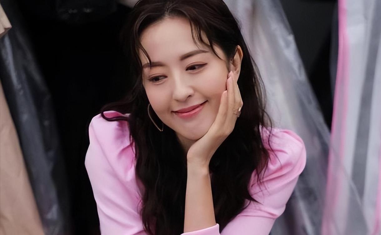 唐诗咏用20年从小演员到tvb一姐,如今却主动离巢,拒绝高层挽留_舞台剧