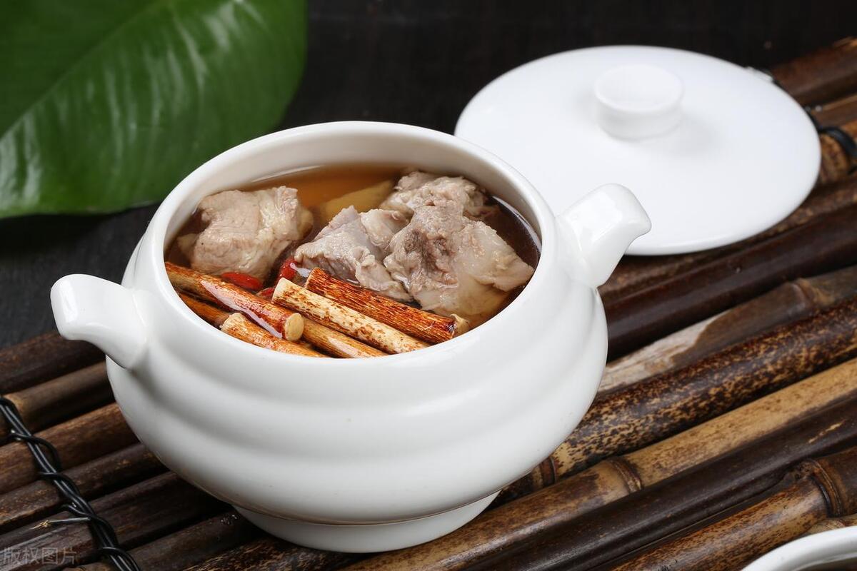 五指毛桃土茯苓祛湿汤——家常祛湿良方,健康又实用!