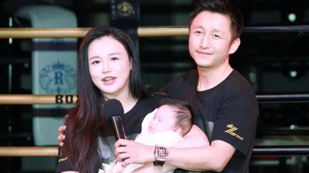 冉莹颖:为爱从电视辞职,一年被甩23次,为救邹市明生三胎存血?