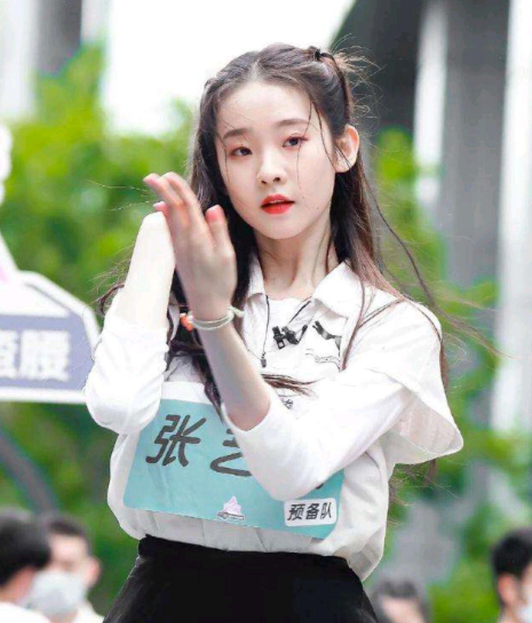 张艺凡无意间暴露富婆身份,得知妈妈工作,终于知道什么叫小公主_网友