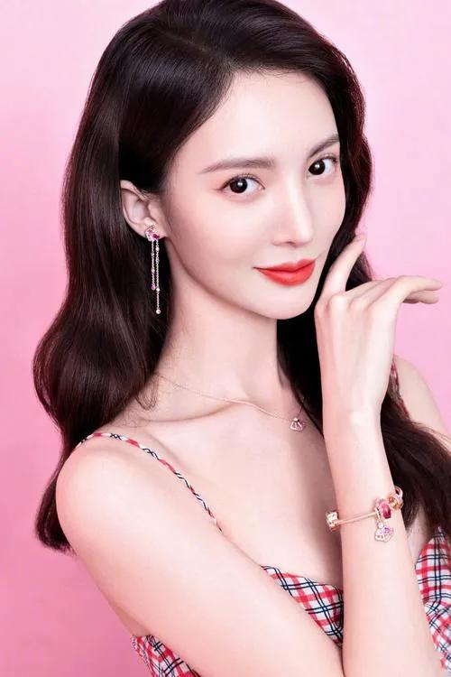 金鸡奖明星怼脸生图,张雨生脸肿,金晨嘴歪,男明星普遍发福!