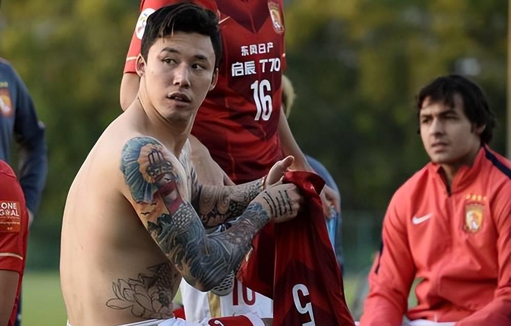 虽然张琳芃喜欢在身上纹身,画鬼符,但是在关键时刻,张琳芃依然是一个