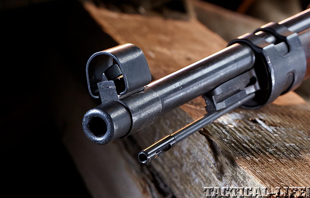 k98 毛瑟m1 加兰德是第一款发给美国战士的半自动步枪,当时仍然携带与