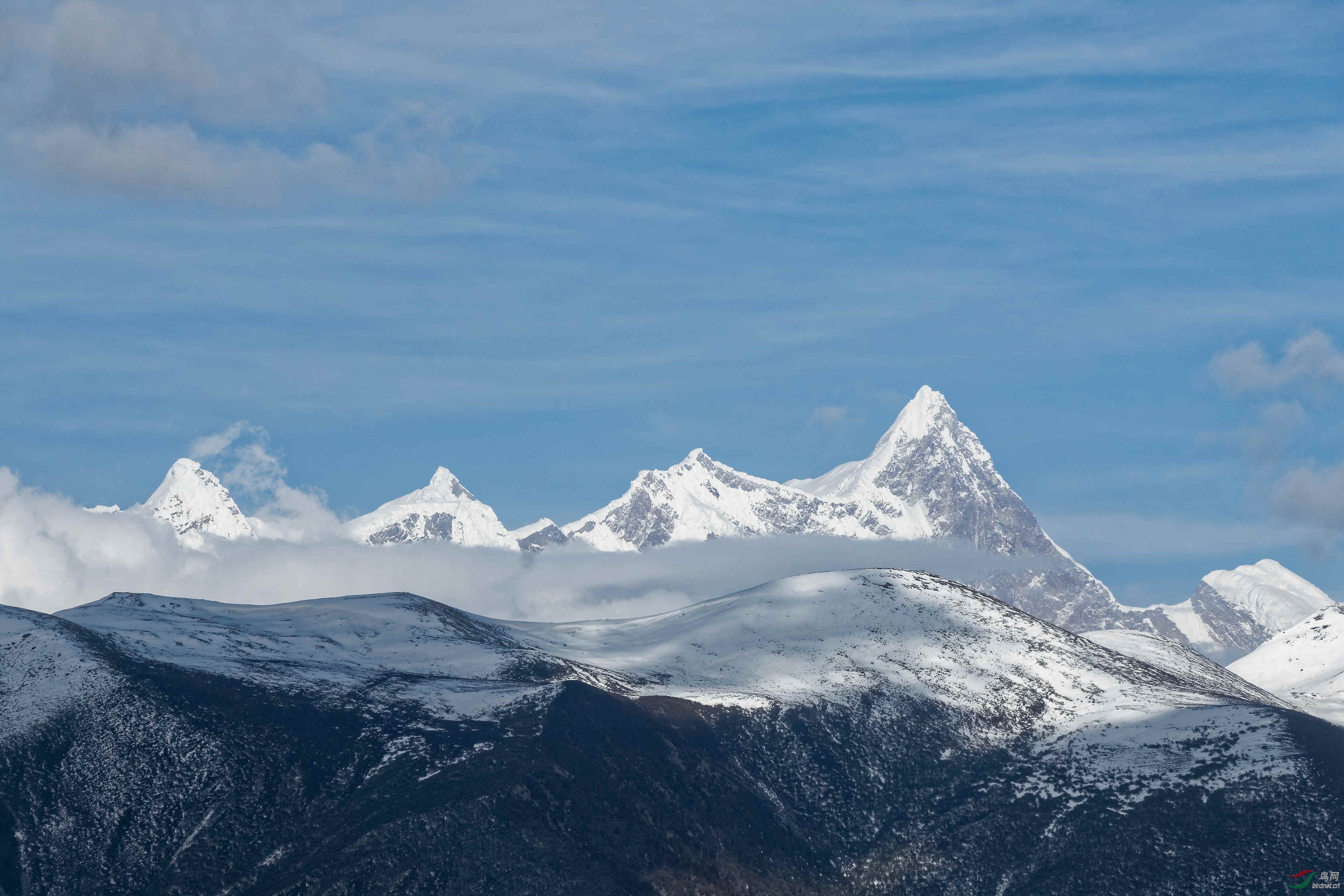 地处喜马拉雅山脉,念青唐古拉山脉和横断山脉的交会处