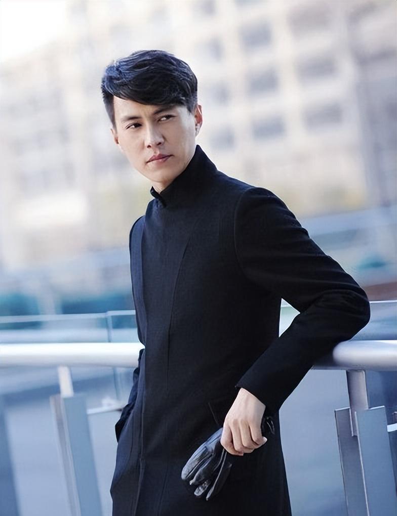 北京时间11月11号下午,中国著名演员靳东最新消息!_挑战_社会_角色