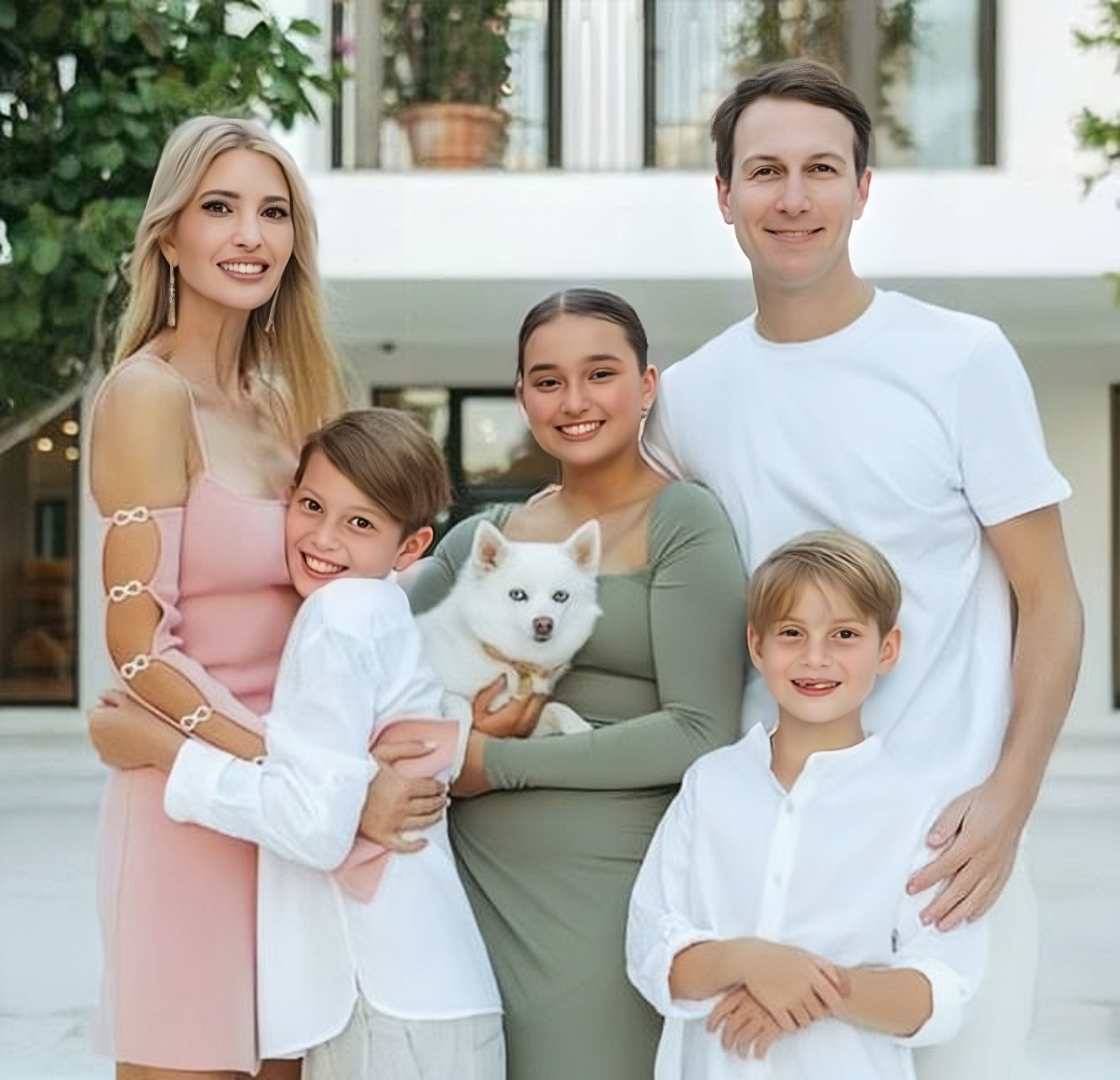 在特朗普亲吻女儿伊万卡的事件中,我们可以看到父爱的伟大和多样性,无