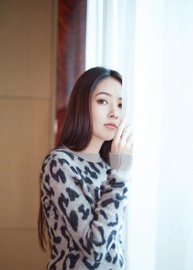 郭碧婷170cm的身高是很适合穿长裙的,本身郭碧婷就是参加选秀和平面