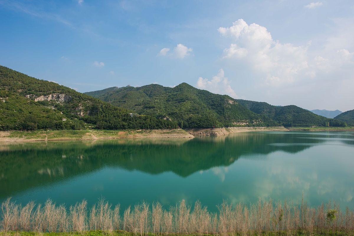 温州龙湾区瑶溪水库景色绝美_游客_风景区_石头