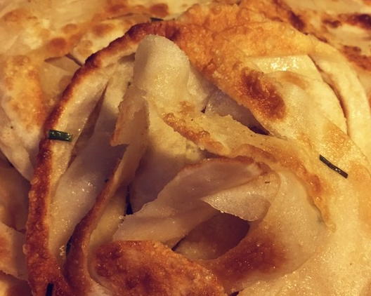 做香酥葱油饼，奶奶有妙招，个个酥脆掉渣，比阿大葱油饼还好吃！(图1)