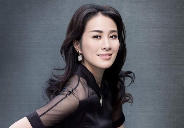 放飞自我的上官海棠:昔日港圈女神变疯批,如今再度变脸无人识_叶璇