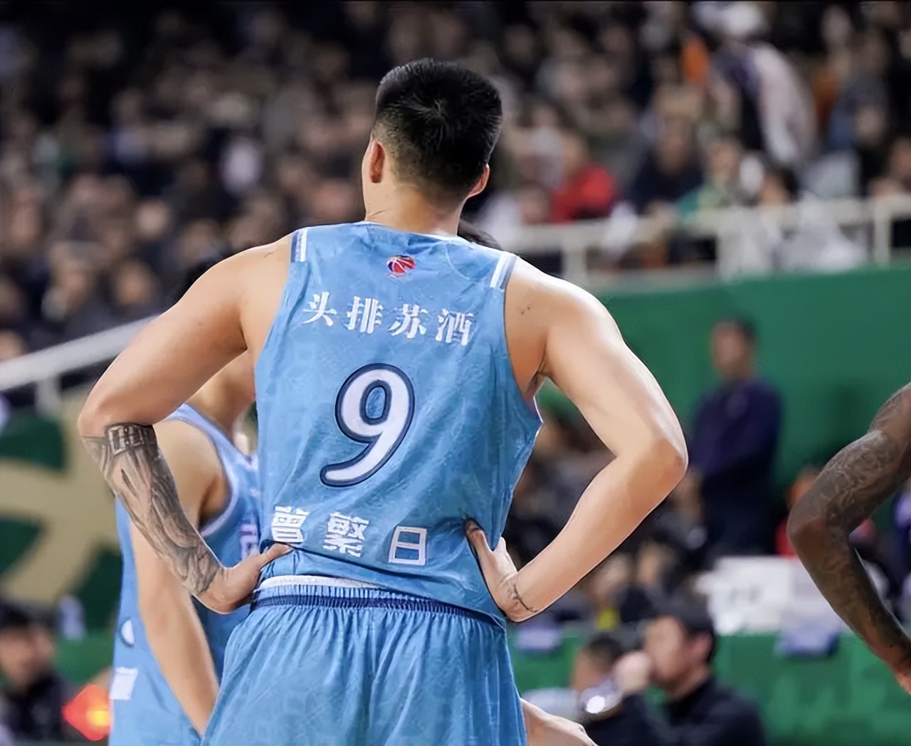 曾繁日被禁赛真因疑曝光,广东球迷撕破脸,杜锋选择