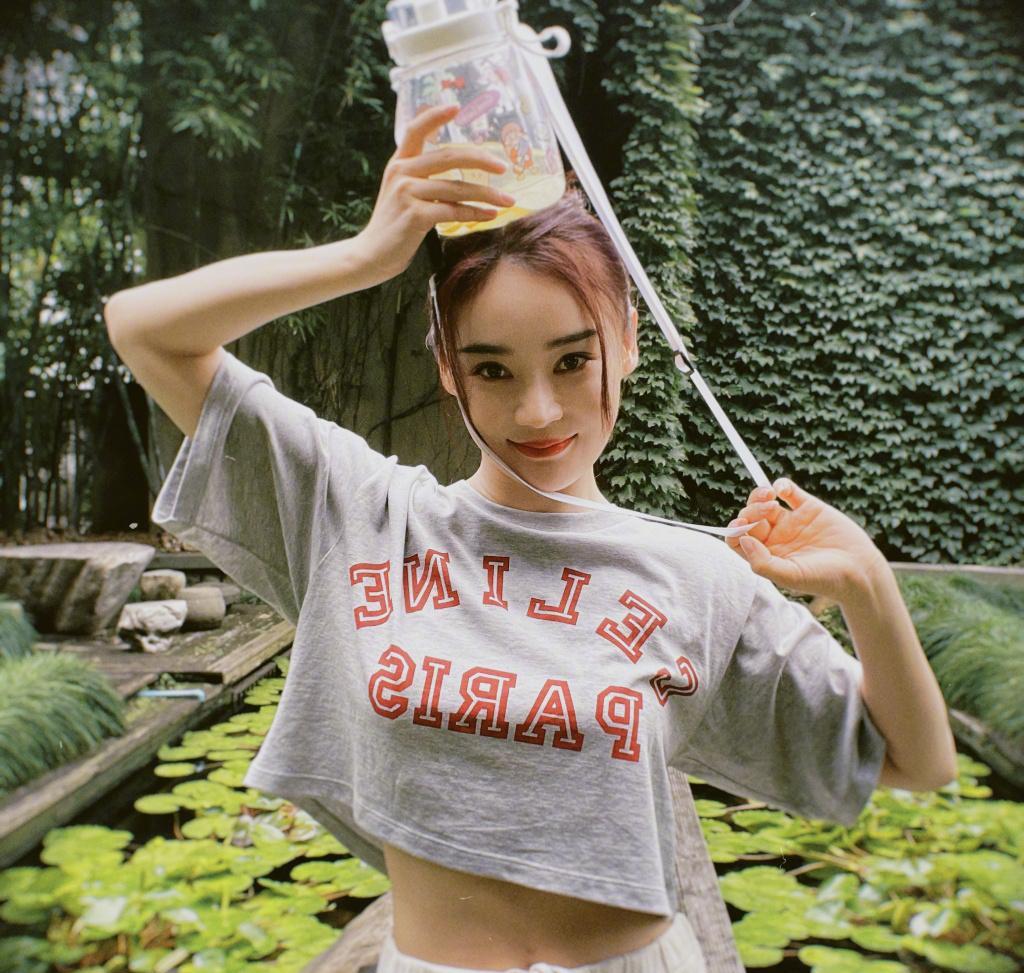 女明星露腰一个比一个细,杨幂热巴腰围相当,陈瑶徐璐腰细惊人_身材