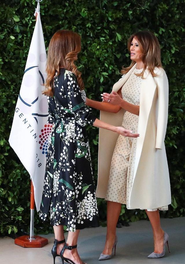 梅拉尼娅为显身材真够拼,穿20cm高跟鞋气场全开,脚却挤的变形了_衣服