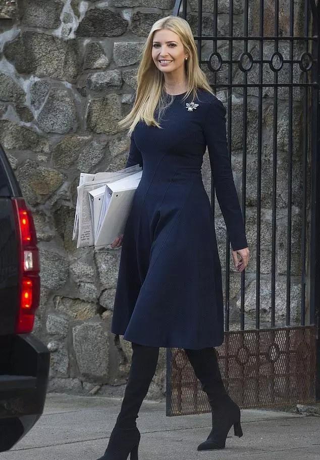 伊万卡又穿包臀裙,这次换件上衣显瘦又提气质,都不像是37岁的人_白色