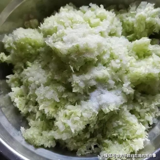包白菜馅饺子,最忌直接包和焯水,牢记2点,鲜嫩多汁