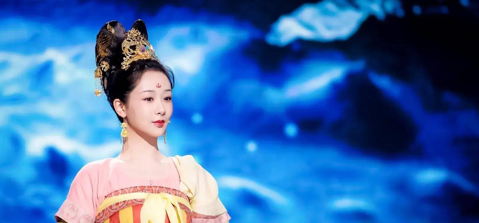 《国色芳华》正式官宣,李现粉:杨紫男主最难当!_白百何_合作_网友