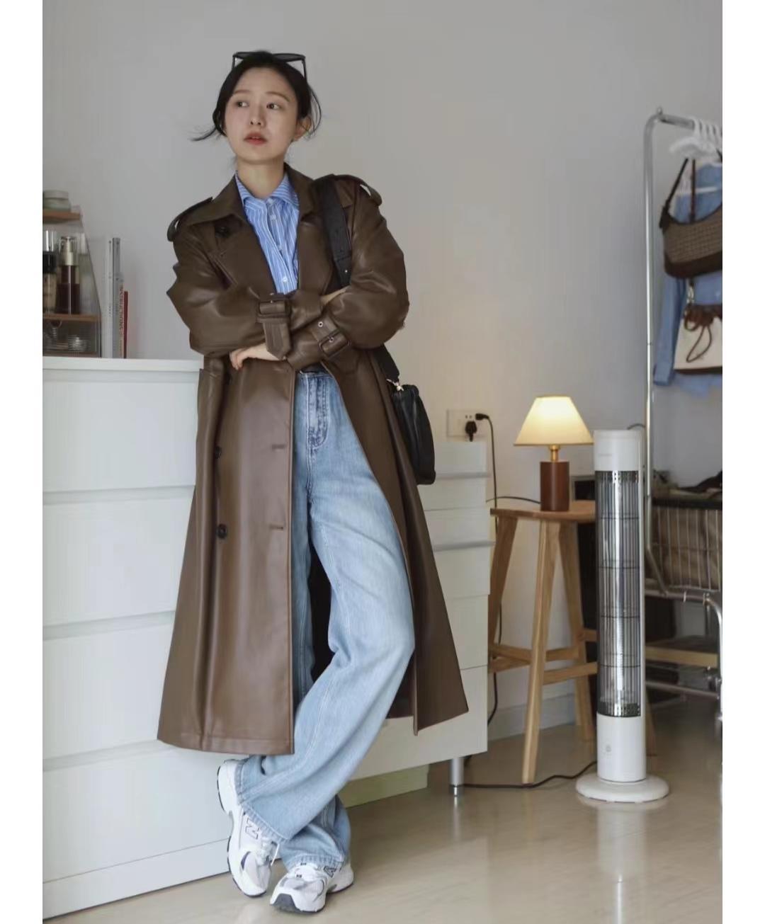 蓝棕配色冬天锁定|简约大气中现知性|"美拉德"风尚色彩新宠_棕色_蓝色