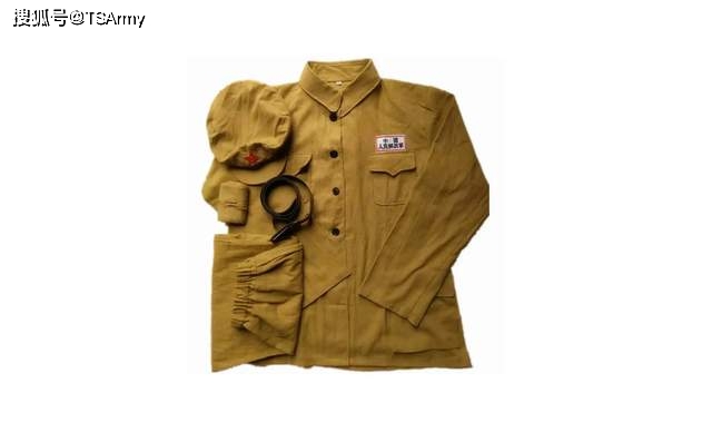 解放军方面的制服早期种类五花八门,有蓝灰色的,草绿色的,土黄色的