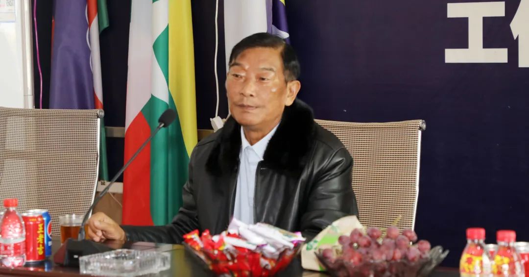 他自己,现任果敢自治区民兵大队队长.