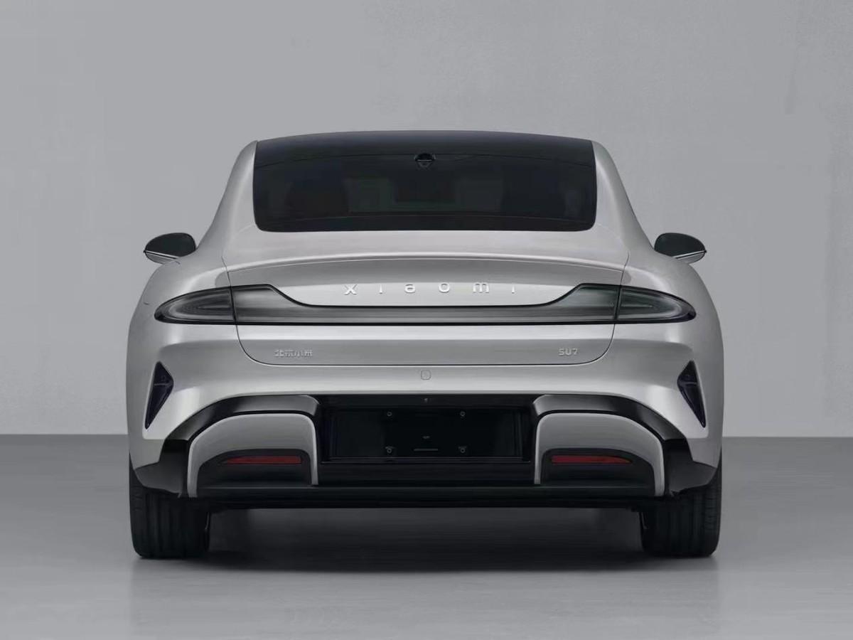 小米汽车首款车型 SU7 路试谍照曝光，将于 2024 年上半年发布 - 哔哩哔哩