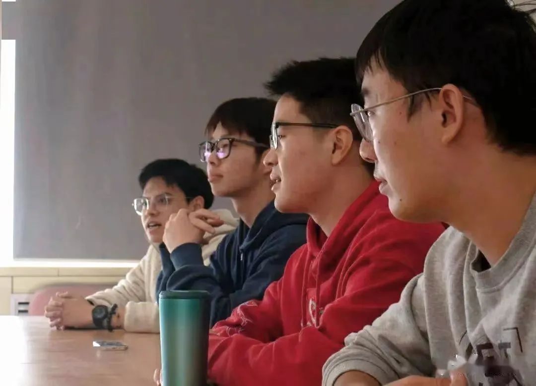 四名在读研究生，用昇腾AI探索软件定义的未来制造