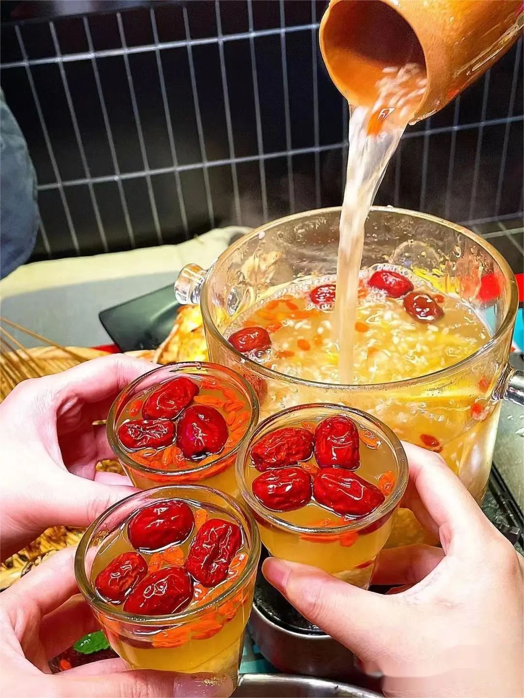 神奇的煮啤酒,既实现了我们冬日微醺的乐趣,又在不失美味和舒适的情况