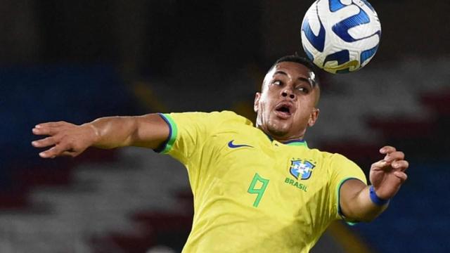 巴萨新星罗克:一月份报到,未来可期_巴西_方面_的足球