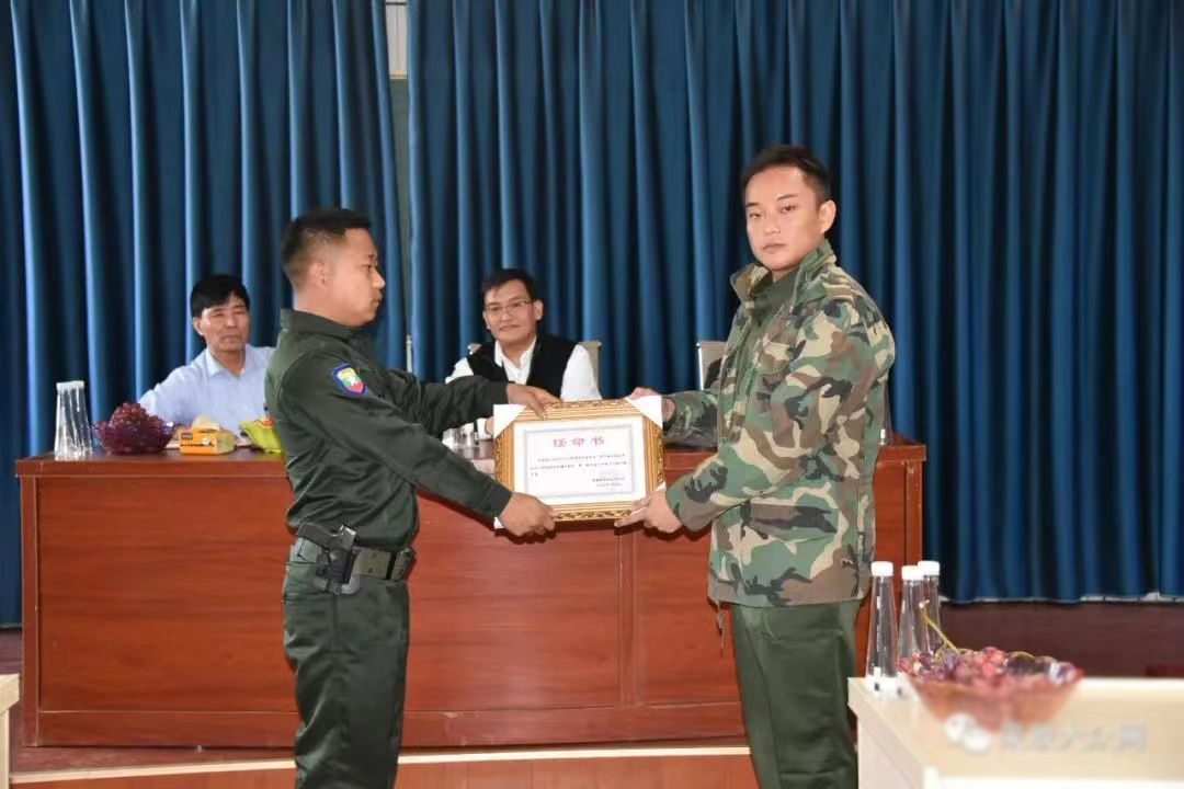 前段时间还通过"平安果敢"公众号,天天炫耀打击电诈的勇气决心.