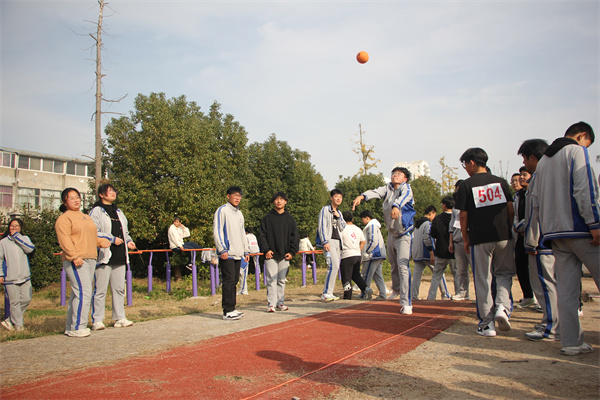 田径场上欢乐多——盱眙县马坝初级中学举行第十八届田径运动会_表演