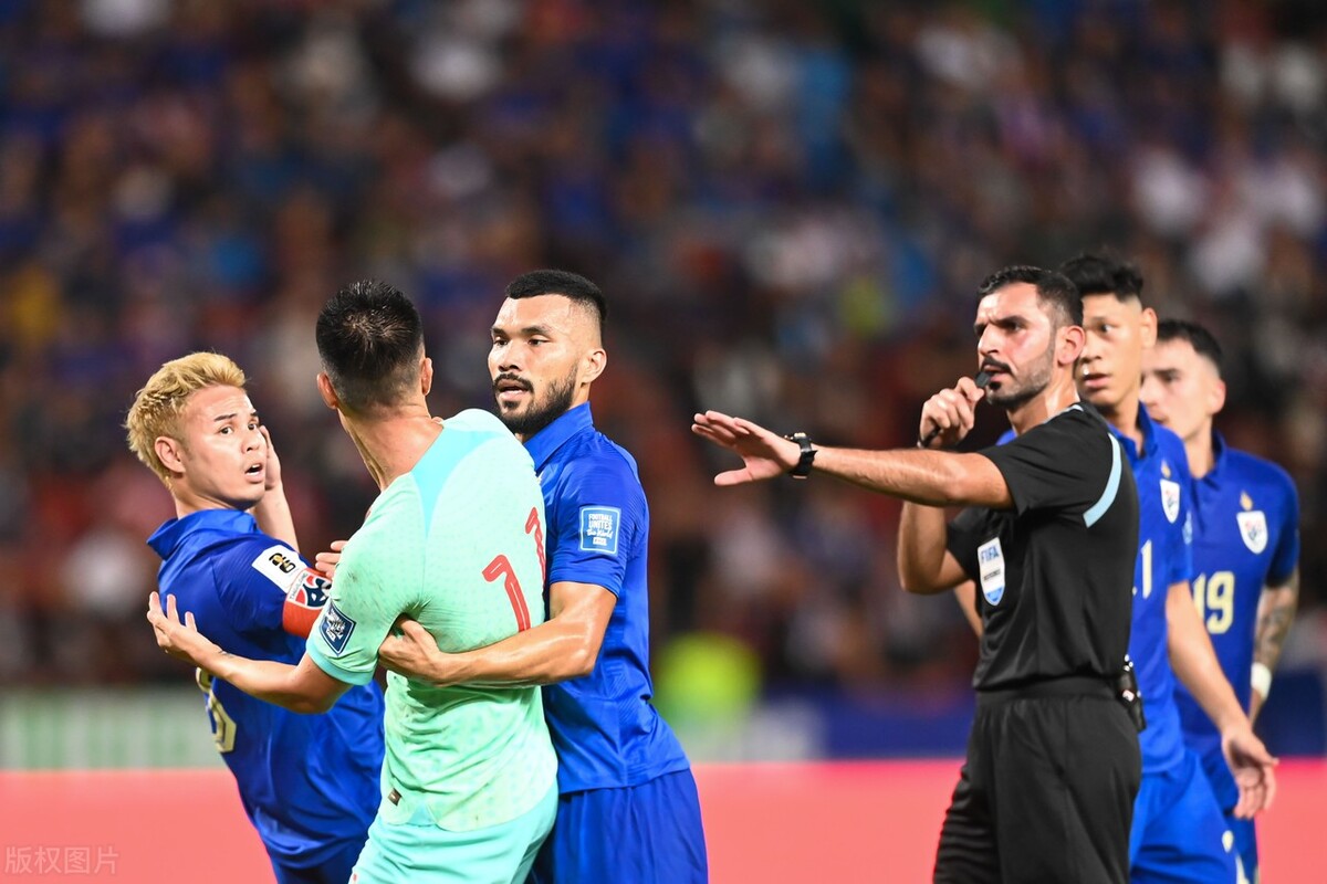 国足vs泰国:进球大战,7分钟狂轰2球,武磊冲金靴,双方爆发冲突_泰国队