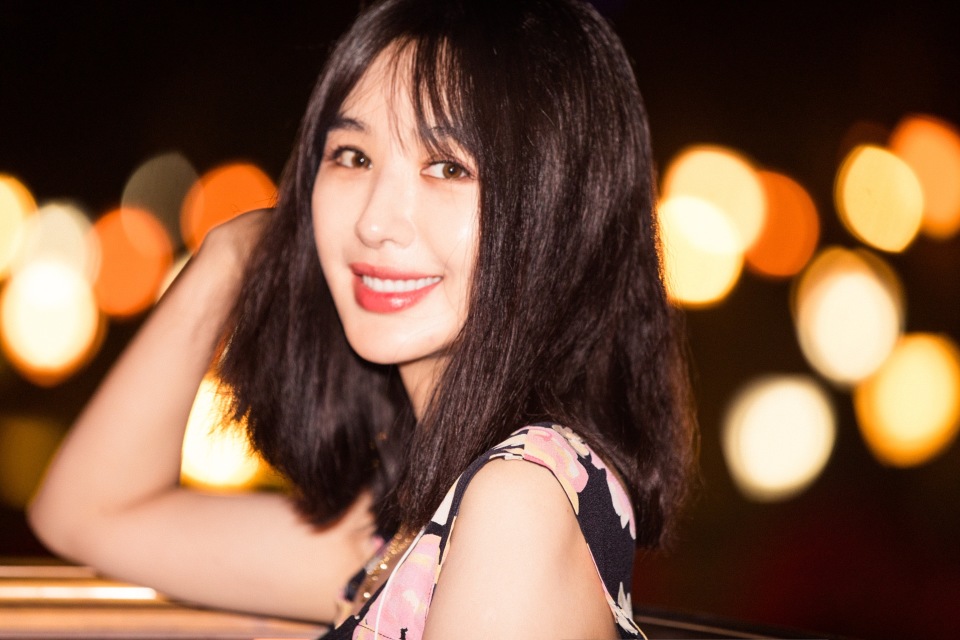 舒畅,胡可,刘芸,刘孜和何琢言,她们的名气都比李菲儿高很多