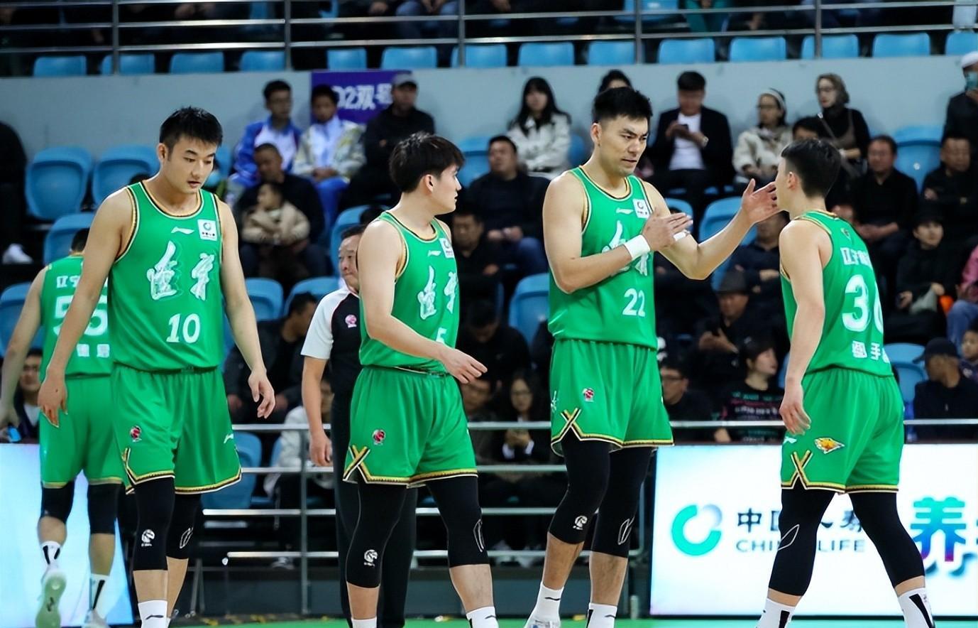 6个人32分上双!辽宁9连胜!赵继伟11次助攻,杨明获得总冠军戒指.