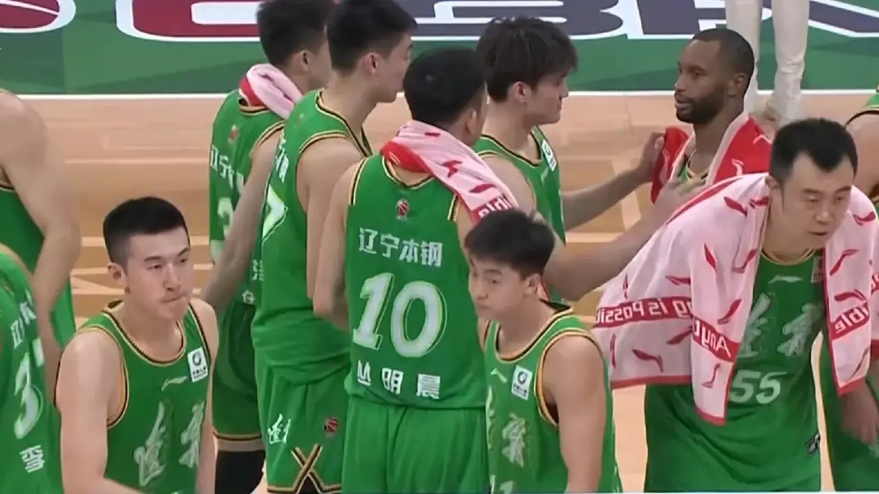 乌戈手下的辽宁男篮和杨鸣时期有着明显的不同,每场比赛,不再有某个人