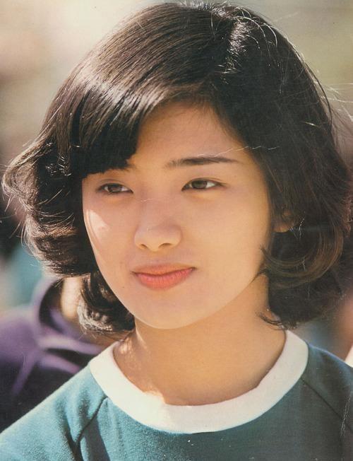 63岁山口百惠近照曝光,上街买菜圆润显富态,美貌褪去仍光彩照人_孩子