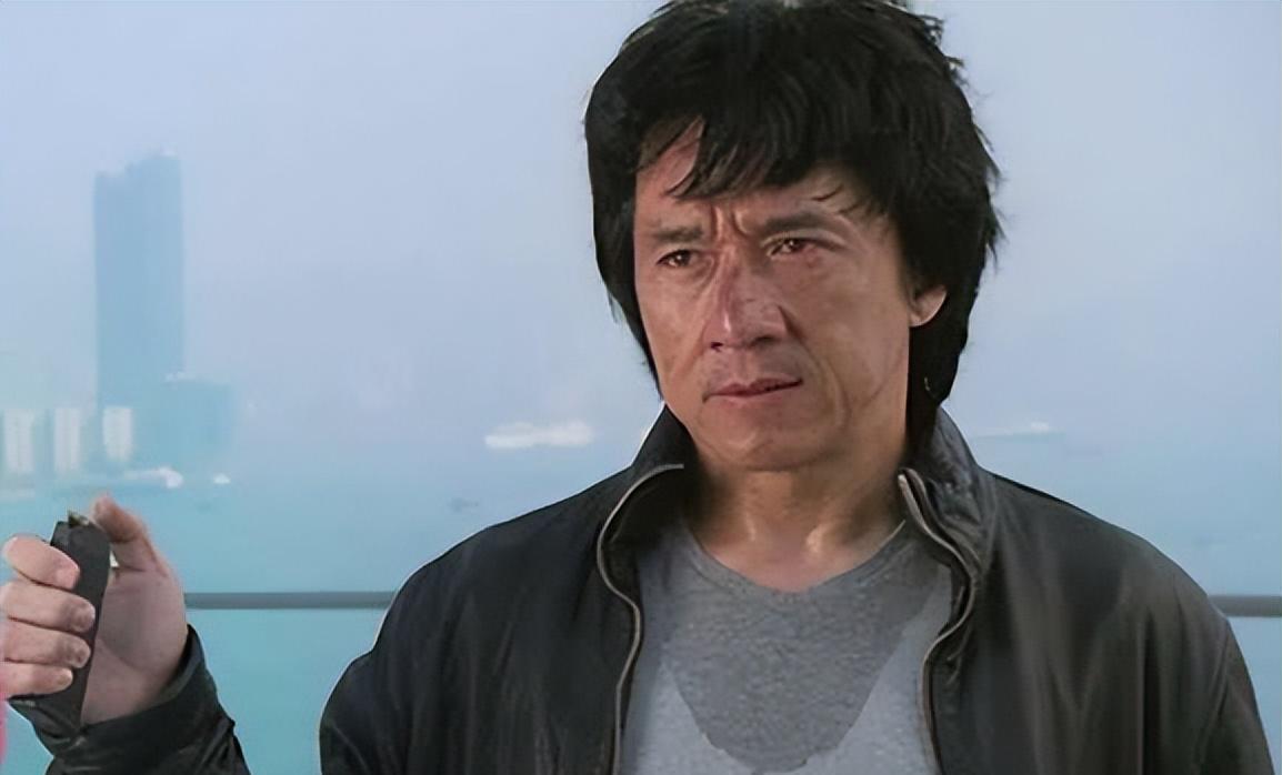 成龙一口气买了6套北京四合院,片酬涨到480万,如今赚得盆满钵满_电影