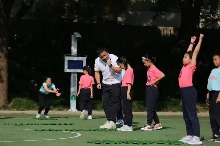 长宁路小学有个"智慧体育运动乐园",周六家长还能带娃一起玩_长宁区