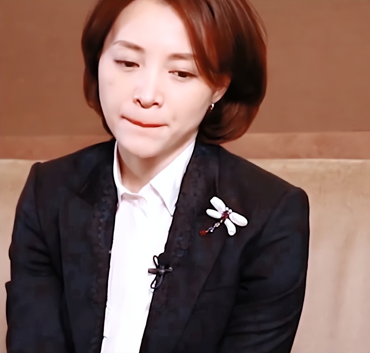 董卿:关注度下降,隐退一年后50岁生日在"静悄悄"的氛围下度过_相关