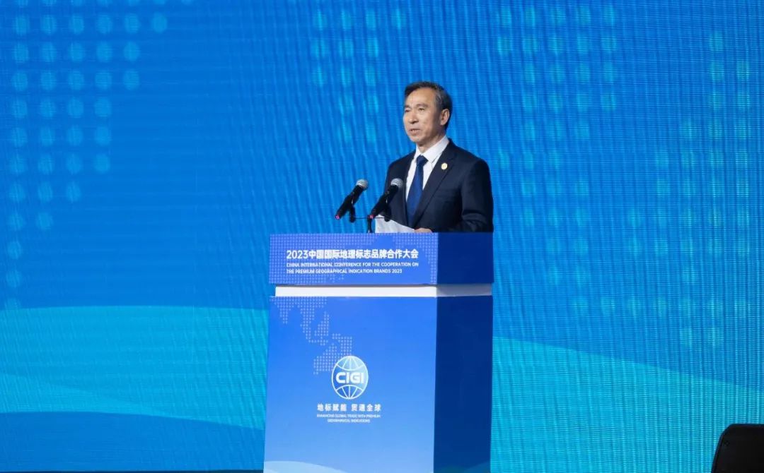 服务网等协办,中国国际贸易促进委员会会长任鸿斌,河北省副省长金晖