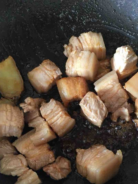 胖妹愛吃紅燒肉,肥而不膩很饞人,一頓3斤差點吃撐,好想吃_大火_攤位