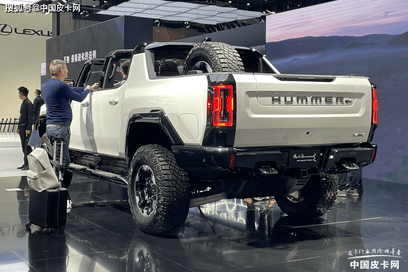 力大砖飞的纯电动皮卡 悍马ev亮相广州车展_搜狐汽车_搜狐网